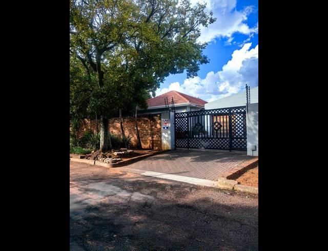 4 BEDROOM HOUSE FOR SALE IN PARKDENE